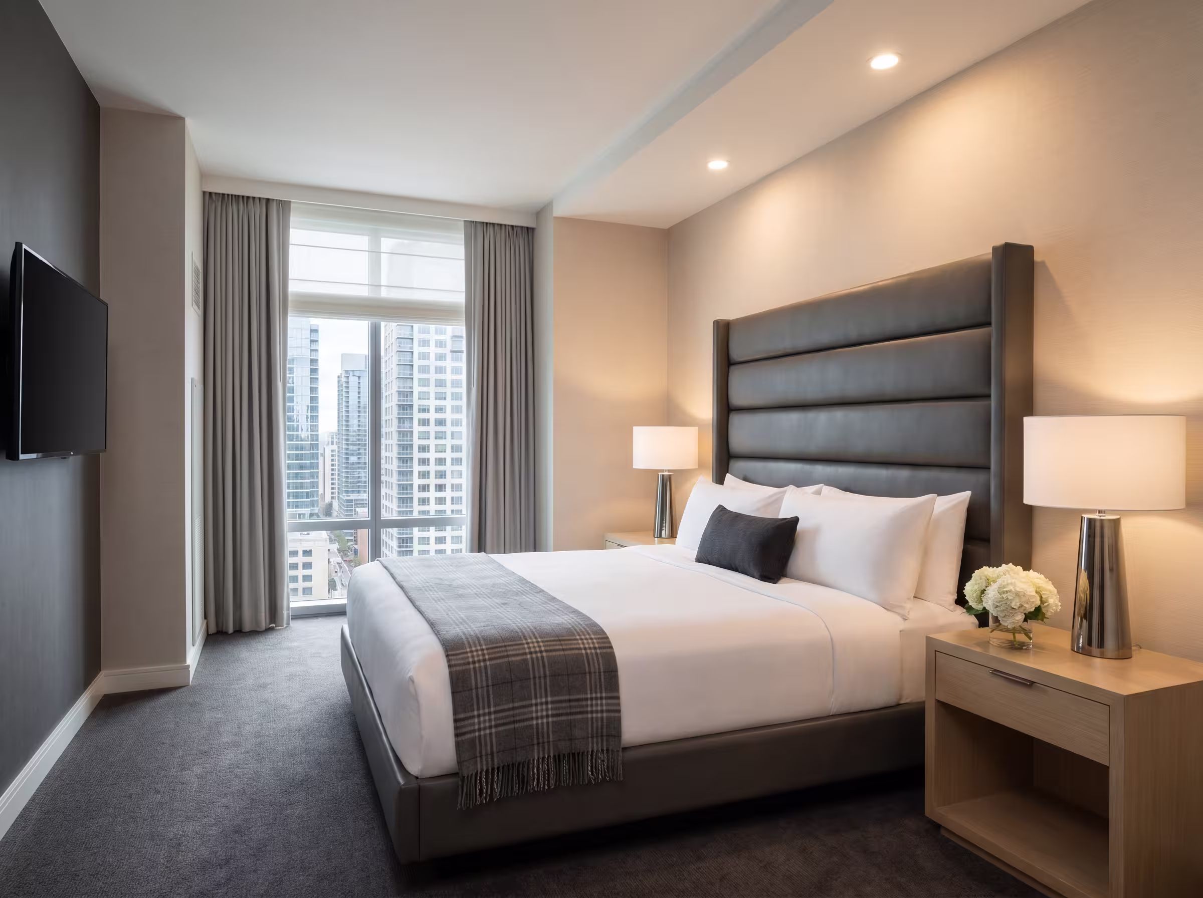 Hotel & Travel. visual 1